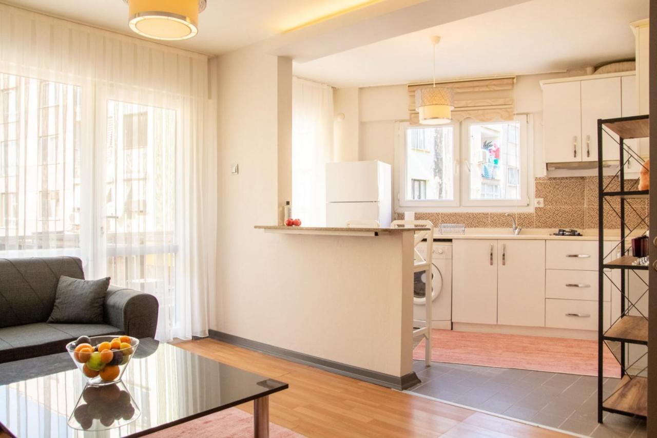 Vibrant And Flat Near Kordon In Alsancak